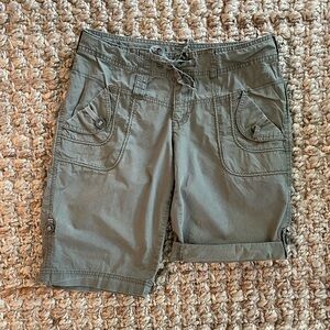 Columbia Women’s Cargo Shorts 6 Light Green Drawstring Hiking Outdoor Utility